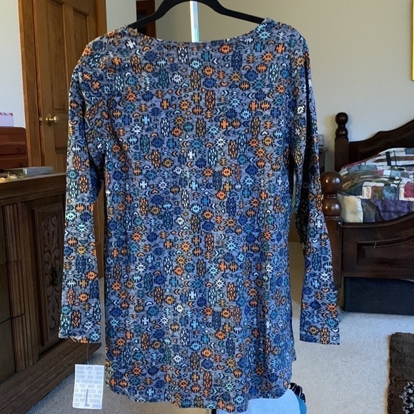 Lularoe Lynnae Long Sleeved Tunic Size Large NWT - Picture 2 of 5